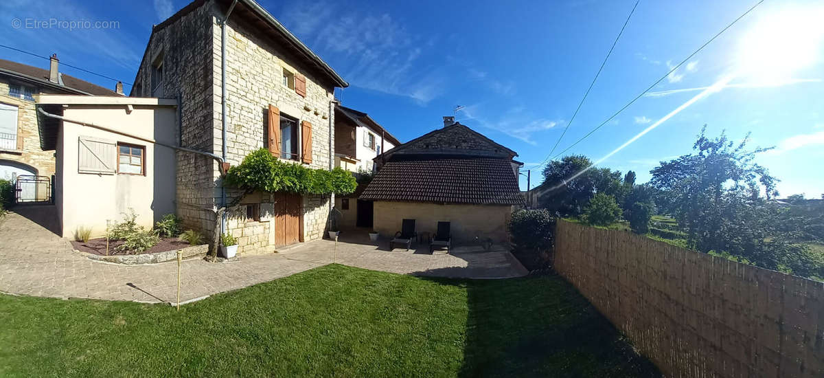 Maison à COUSANCE