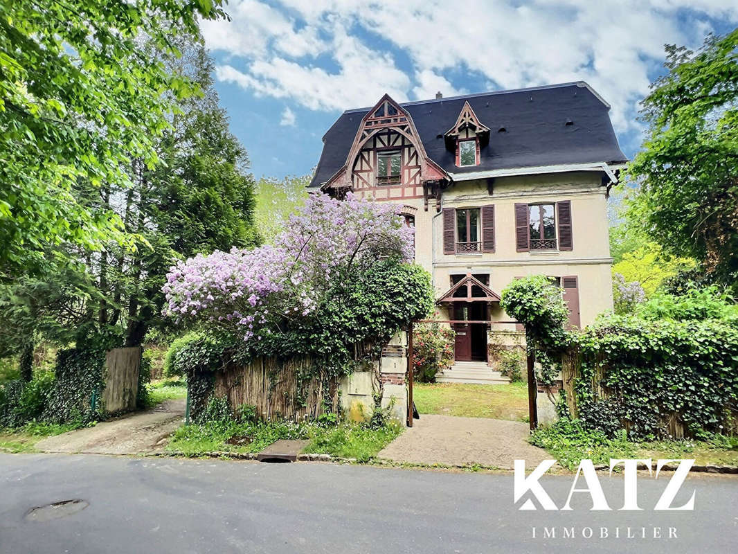 Maison à MARNES-LA-COQUETTE