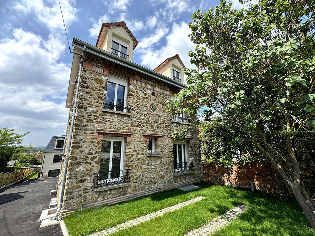 Appartement à SARTROUVILLE