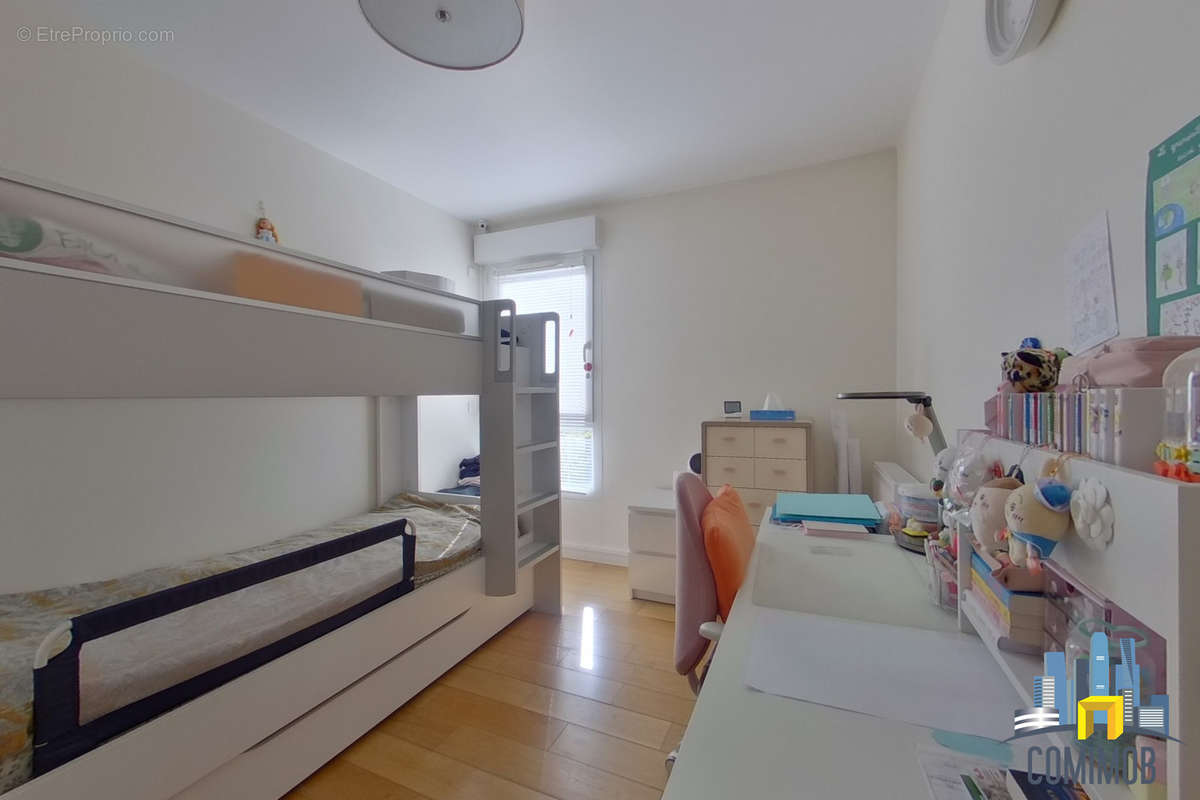 Appartement à COURBEVOIE