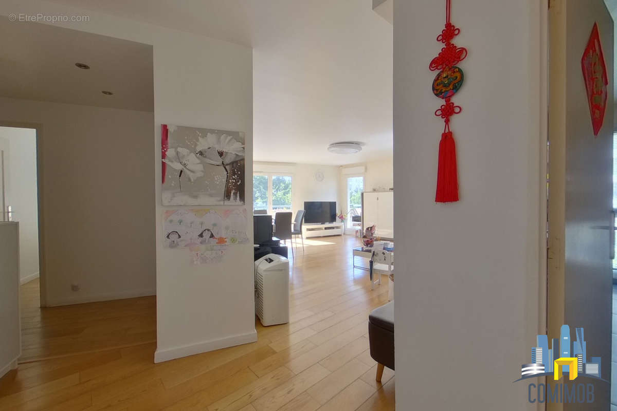 Appartement à COURBEVOIE