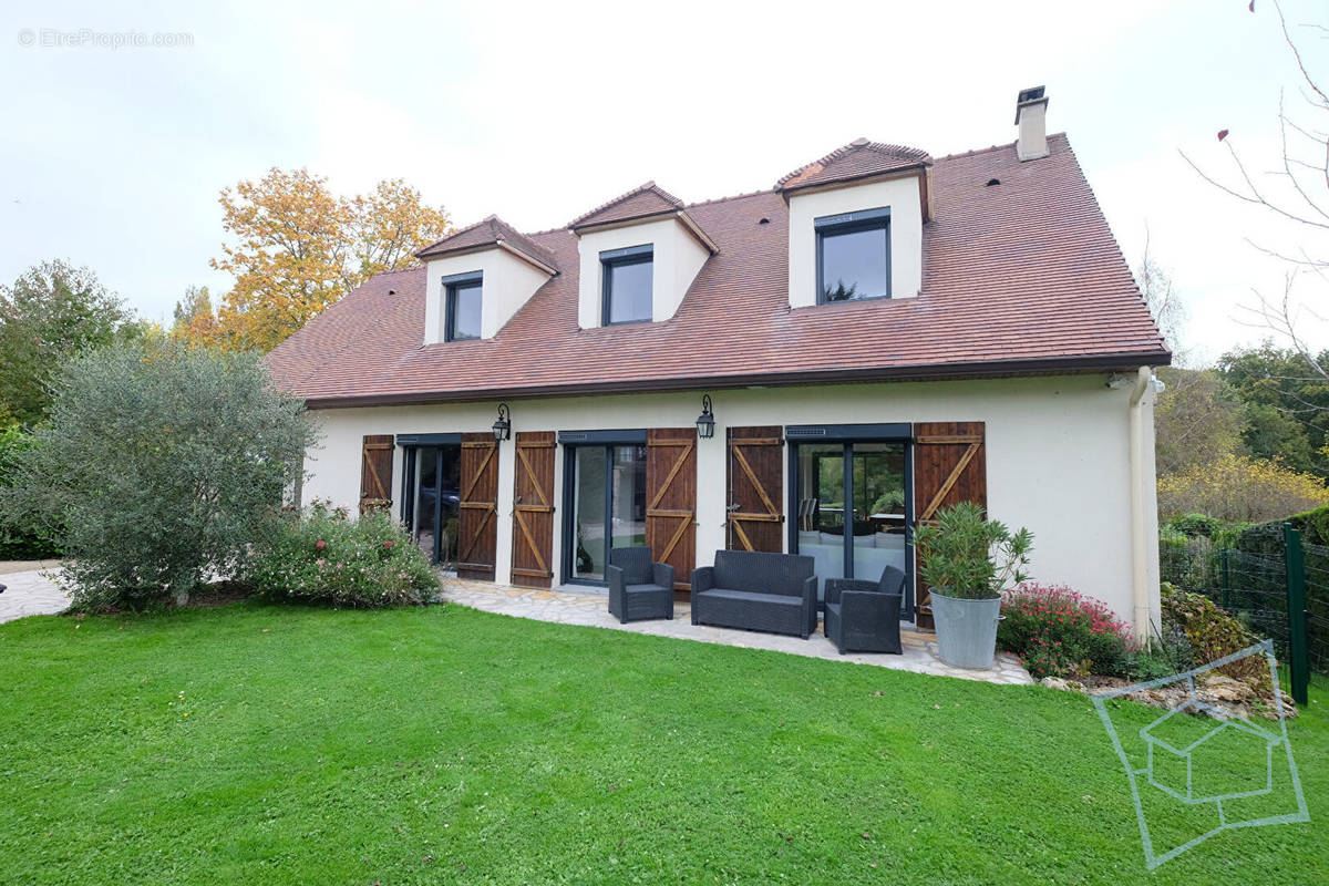 Maison à DAMPIERRE-EN-YVELINES