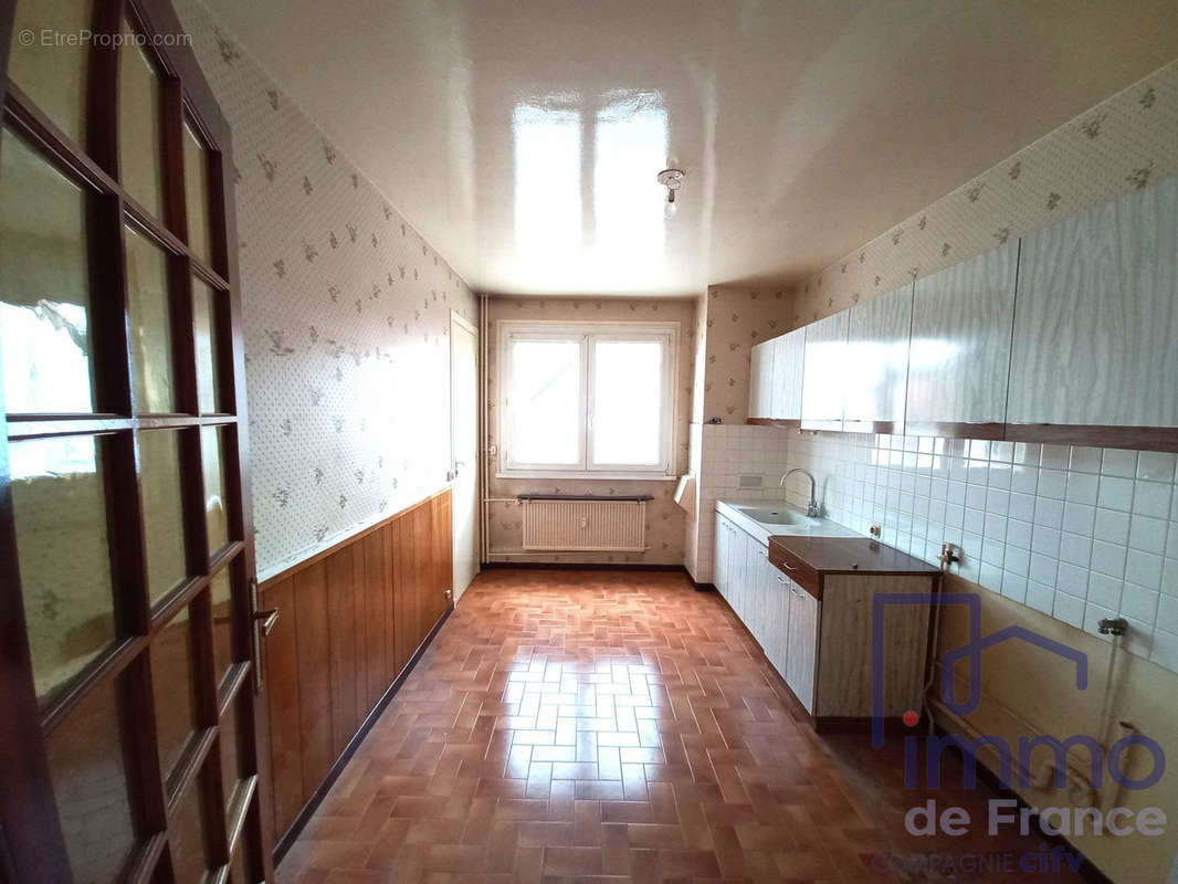 Appartement à LE CHAMBON-FEUGEROLLES