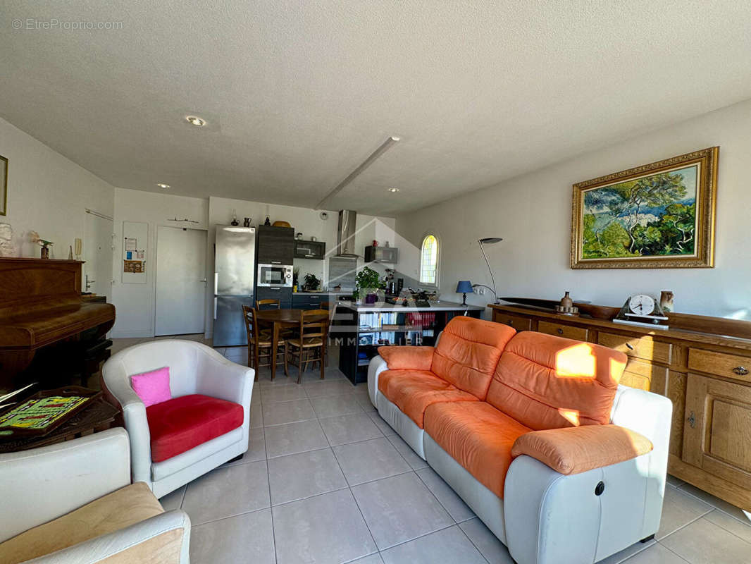 Appartement à SAINT-CYR-SUR-MER