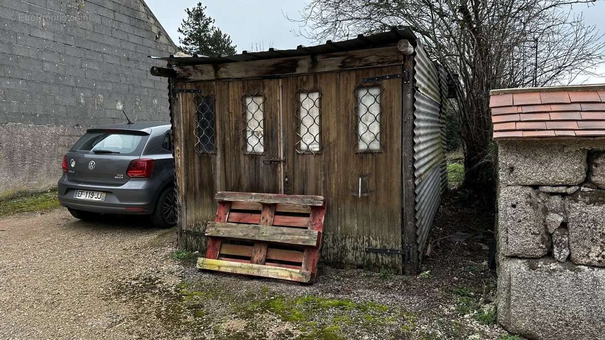 Appartement à LA ROCHE-EN-BRENIL