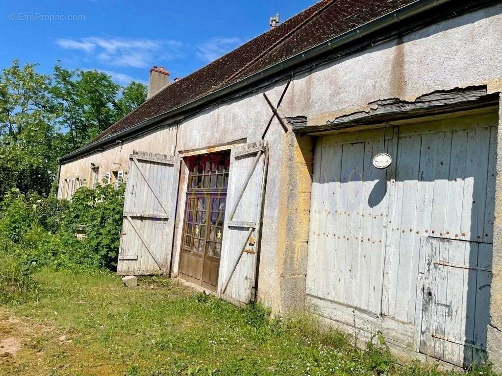 Maison à SAINT-LEGER-VAUBAN