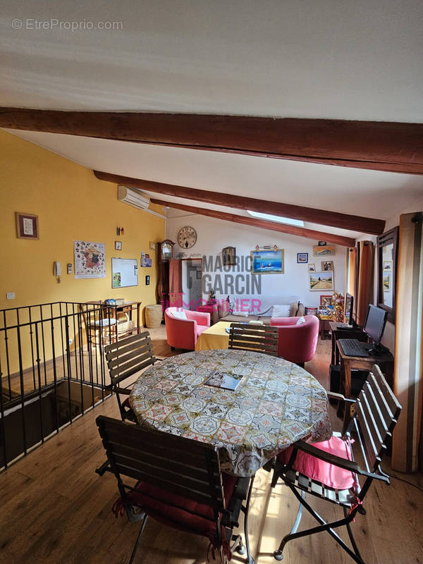 Appartement à PERNES-LES-FONTAINES