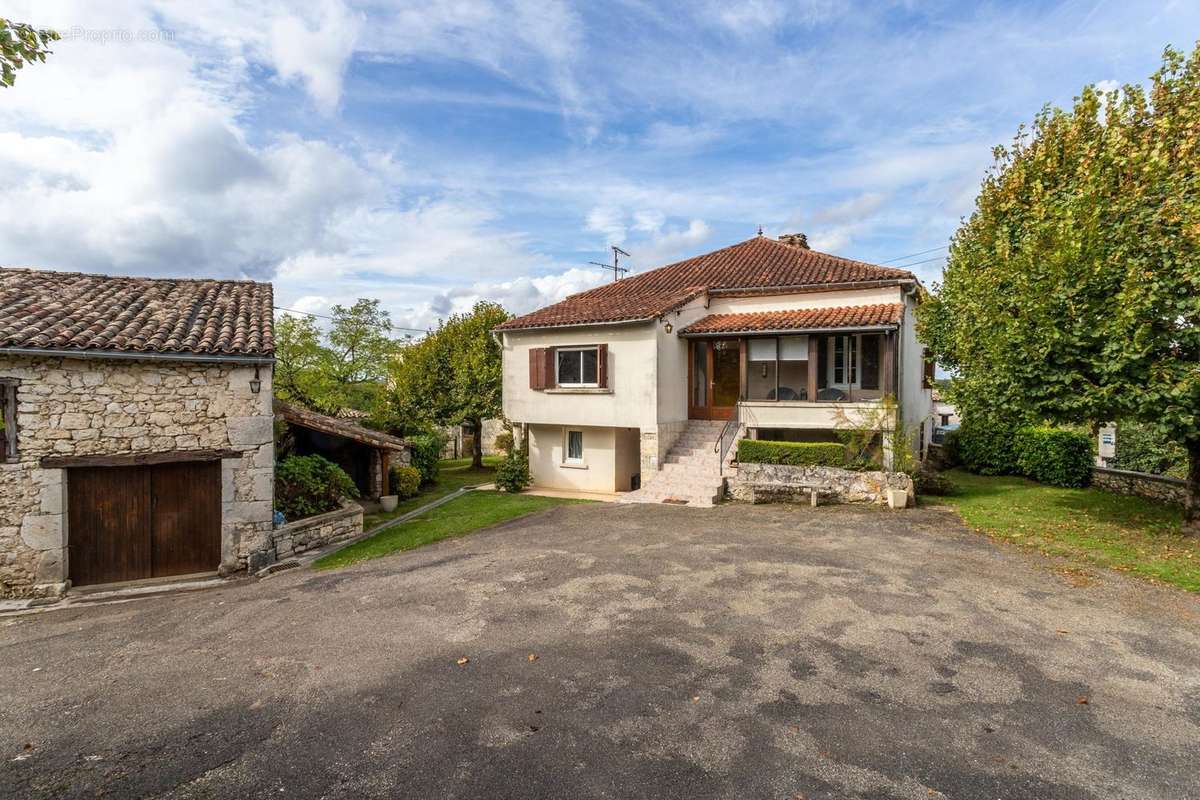 Maison à MONTAIGU-DE-QUERCY