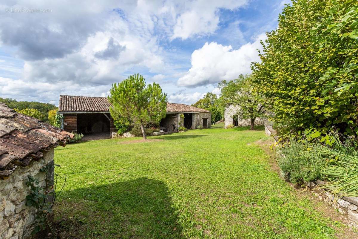 Maison à MONTAIGU-DE-QUERCY