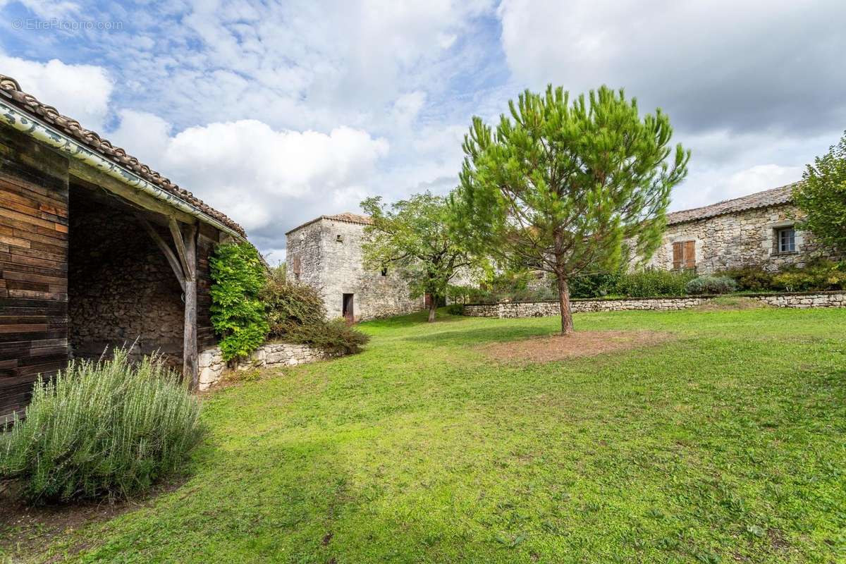 Maison à MONTAIGU-DE-QUERCY