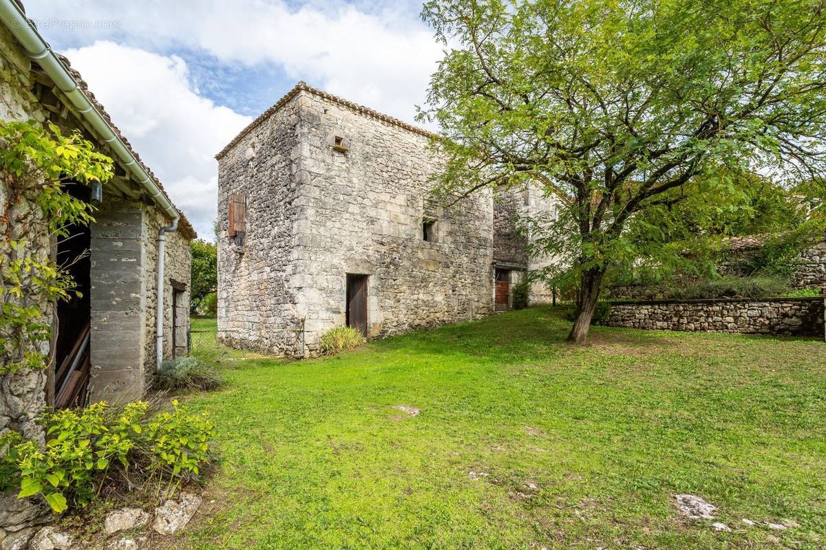 Maison à MONTAIGU-DE-QUERCY