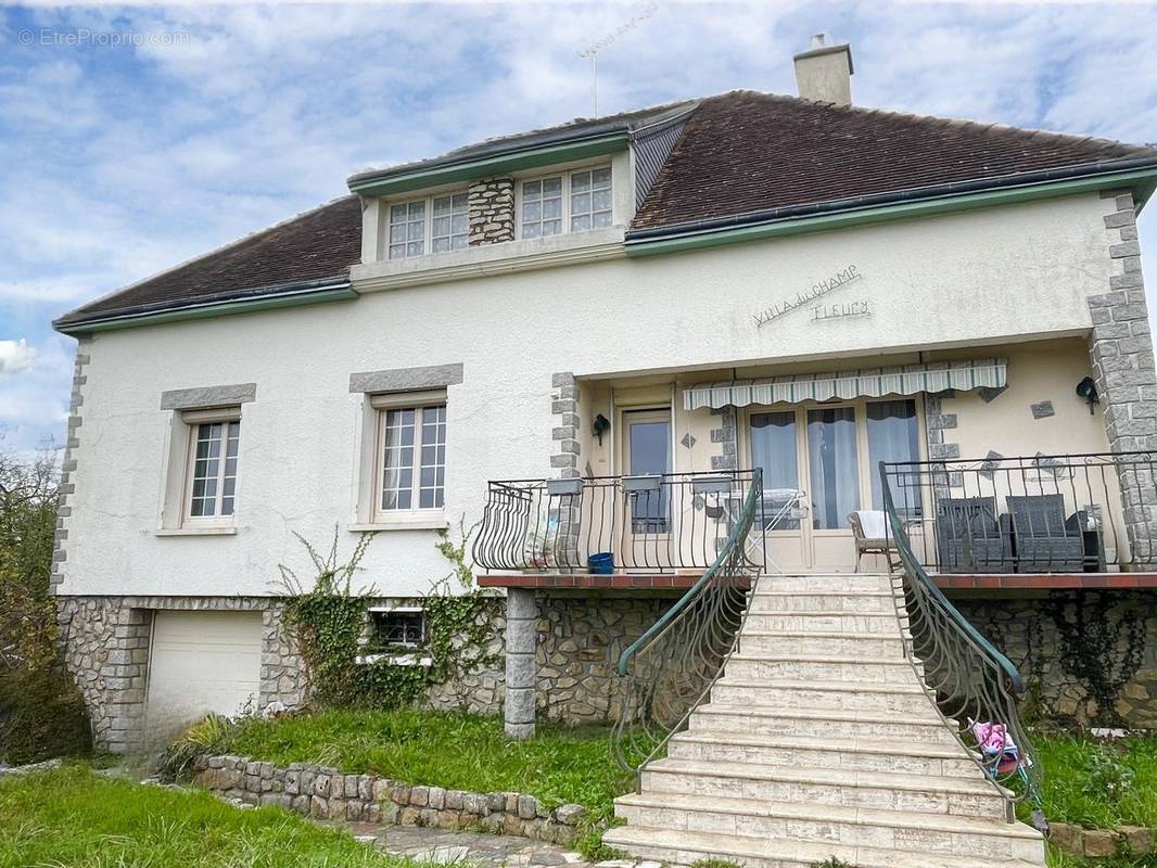 Façade - Maison à SAINT-REMY-DES-MONTS