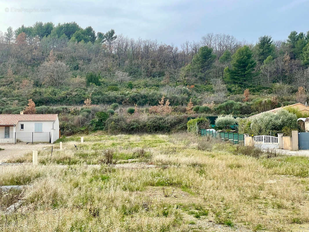 Terrain à MALEMORT-DU-COMTAT