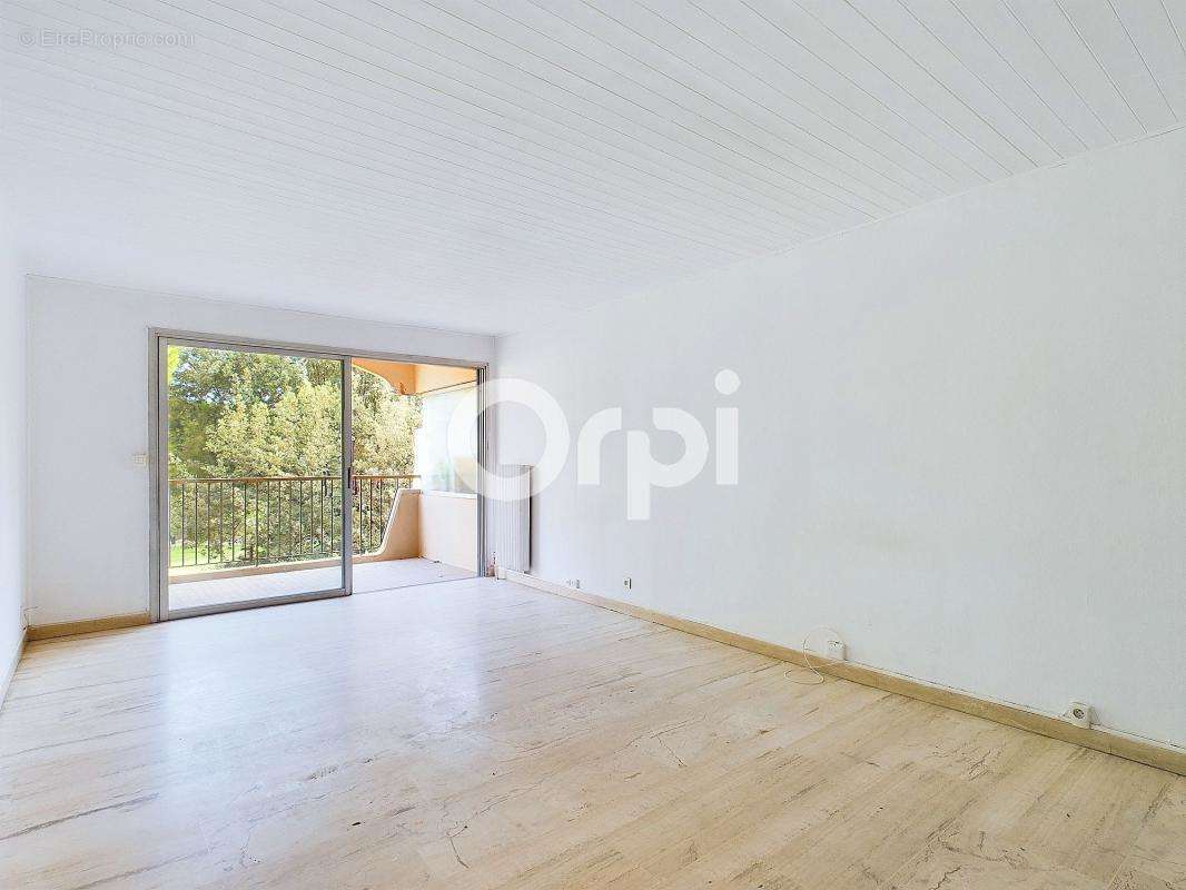 Appartement à MANDELIEU-LA-NAPOULE