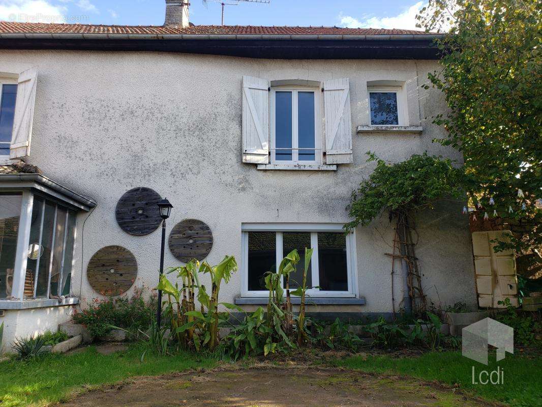 Maison à PORT-SUR-SAONE