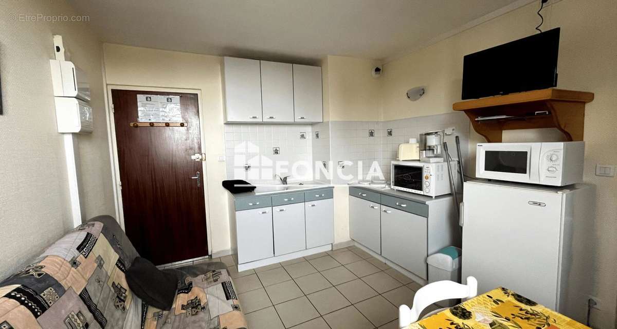 Appartement à SERRES-SAINTE-MARIE