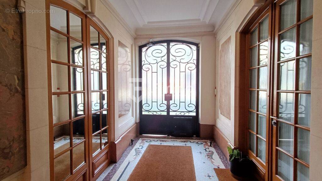 Appartement à PARIS-14E