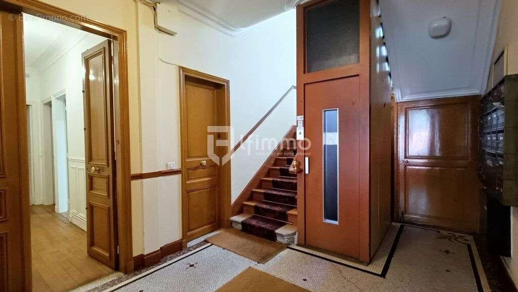 Appartement à PARIS-14E