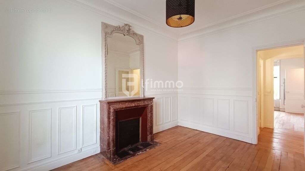 Appartement à PARIS-14E