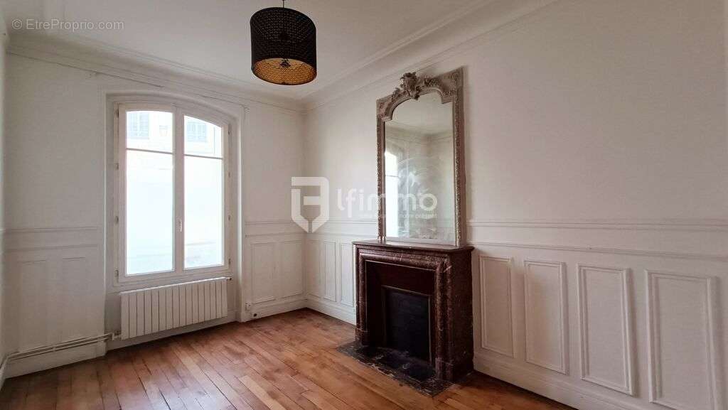 Appartement à PARIS-14E