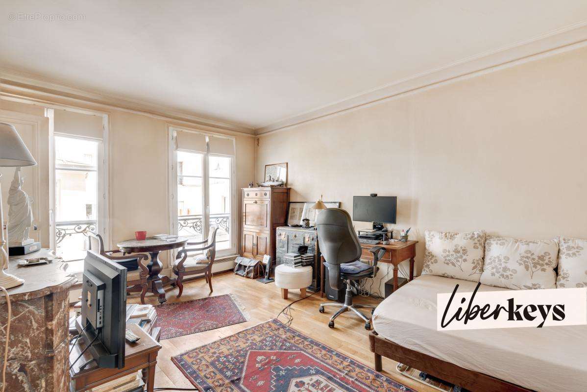 Appartement à PARIS-10E