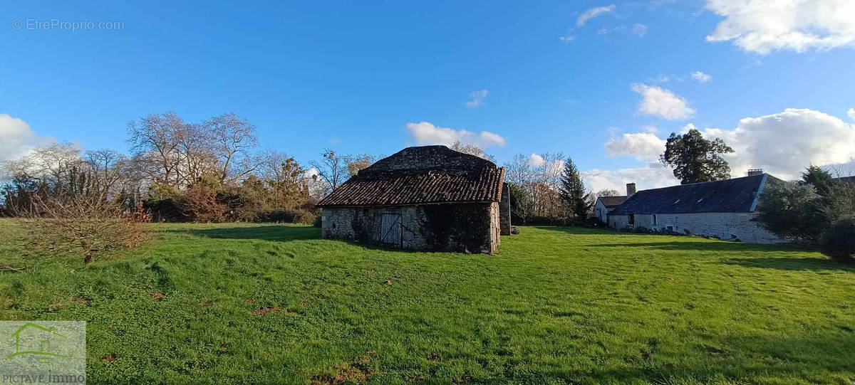 Maison à MENIGOUTE