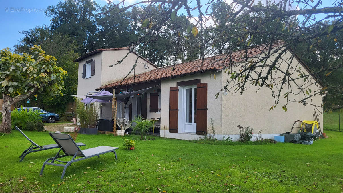 Maison à MENSIGNAC