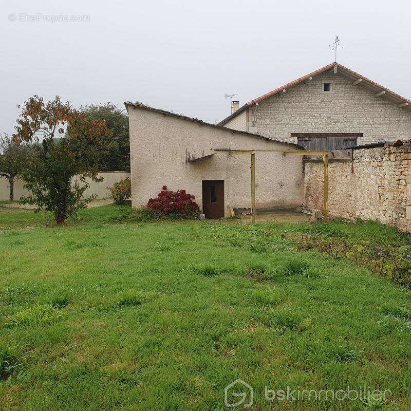 Terrain à SAUZE-VAUSSAIS