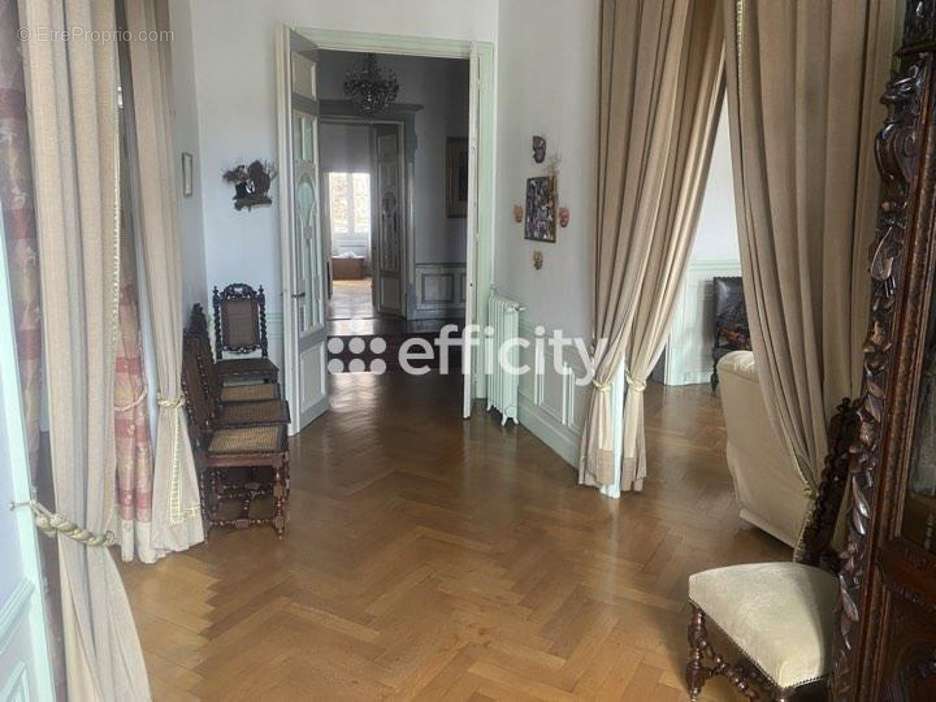 Appartement à MARSEILLE-1E