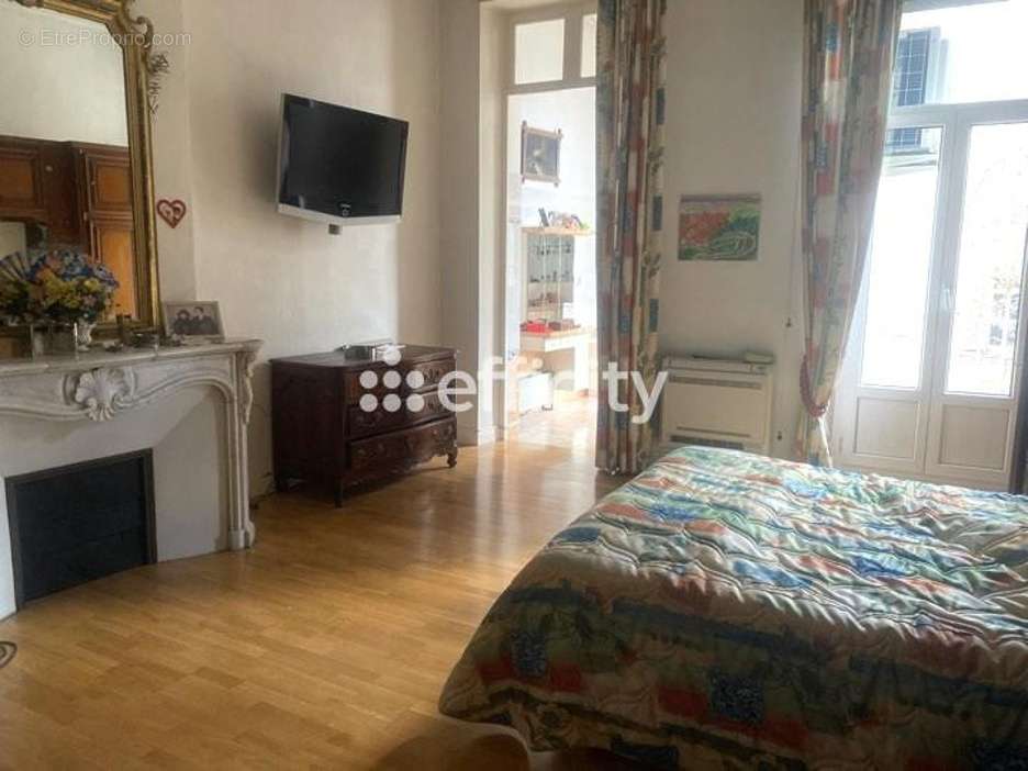 Appartement à MARSEILLE-1E