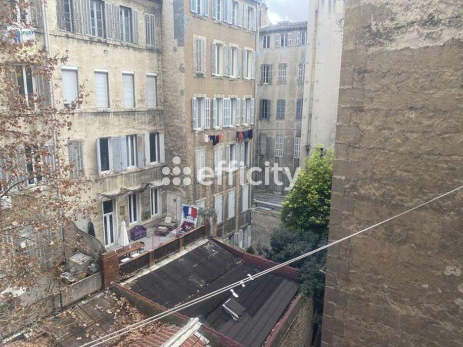 Appartement à MARSEILLE-1E