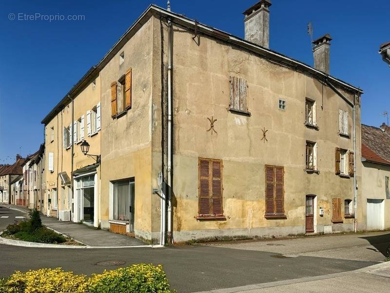 Appartement à SAINT-GENGOUX-LE-NATIONAL