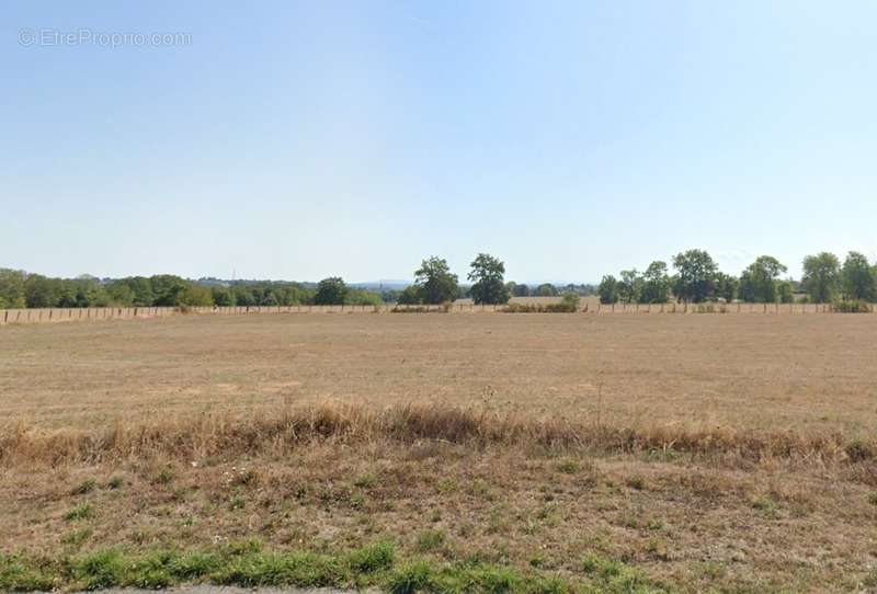 Terrain à VITRY-EN-CHAROLLAIS