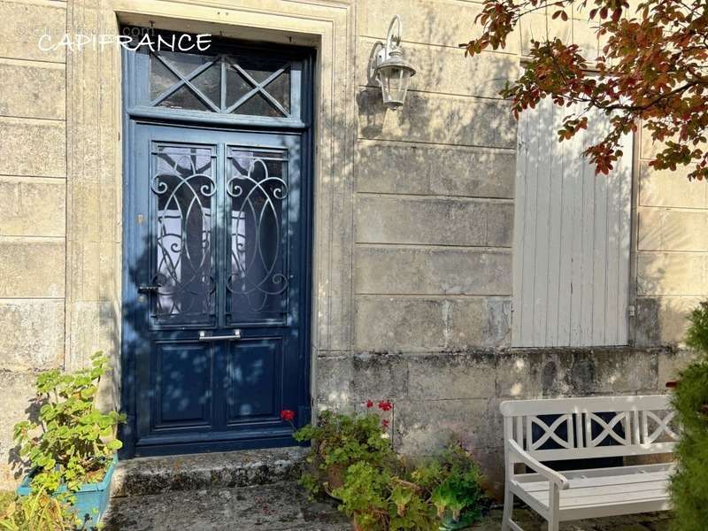 Maison à PORT-D&#039;ENVAUX