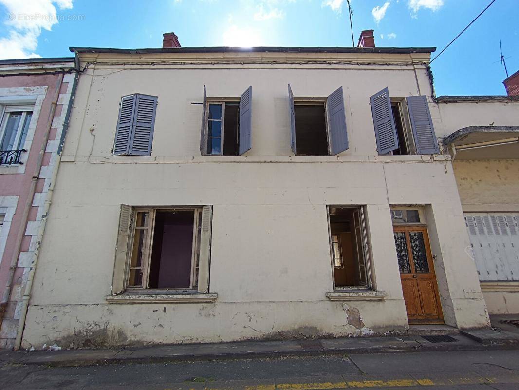 Maison à LA GUERCHE-SUR-L&#039;AUBOIS