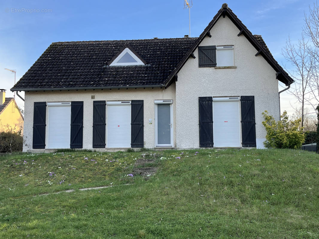 Maison à CHAMPS-SUR-YONNE