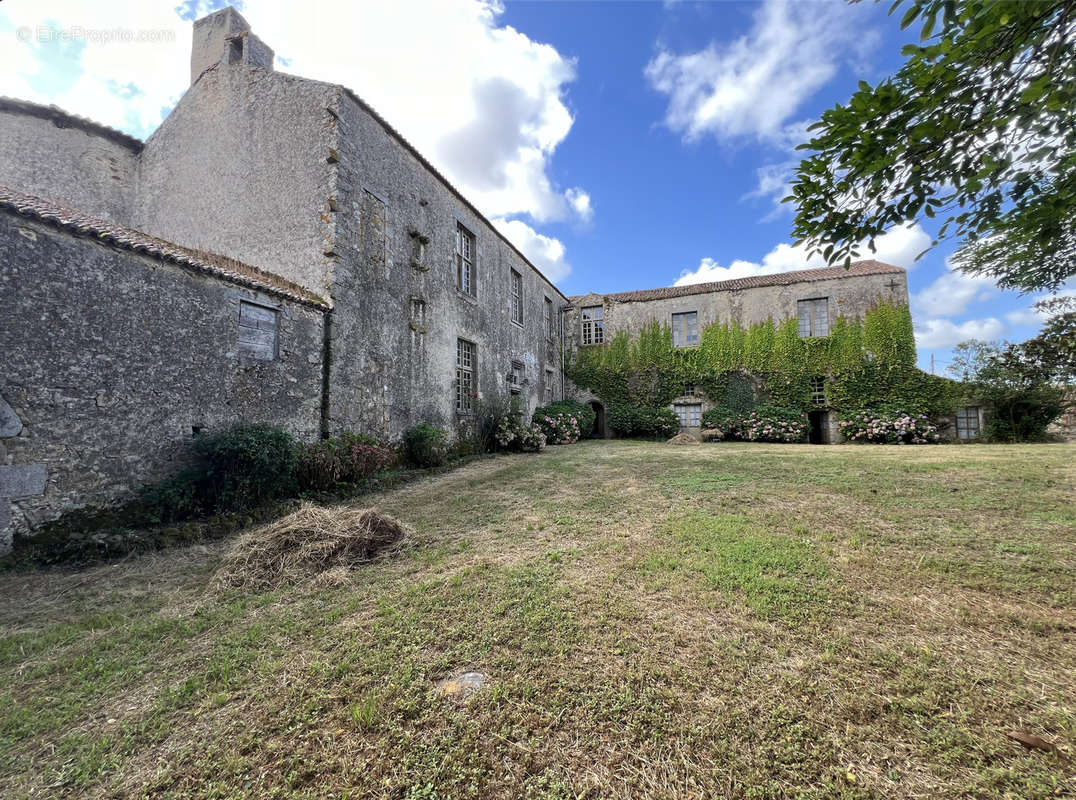 Maison à PARTHENAY