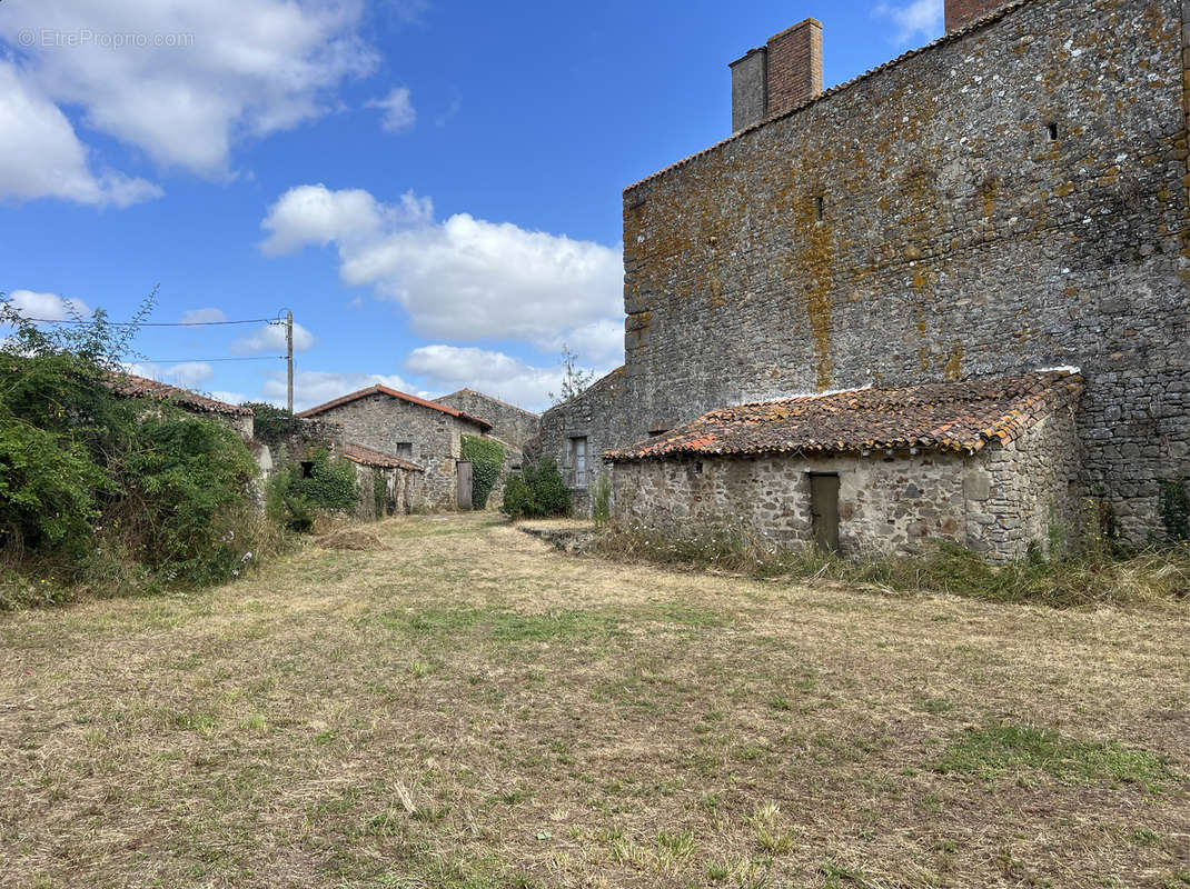 Maison à PARTHENAY