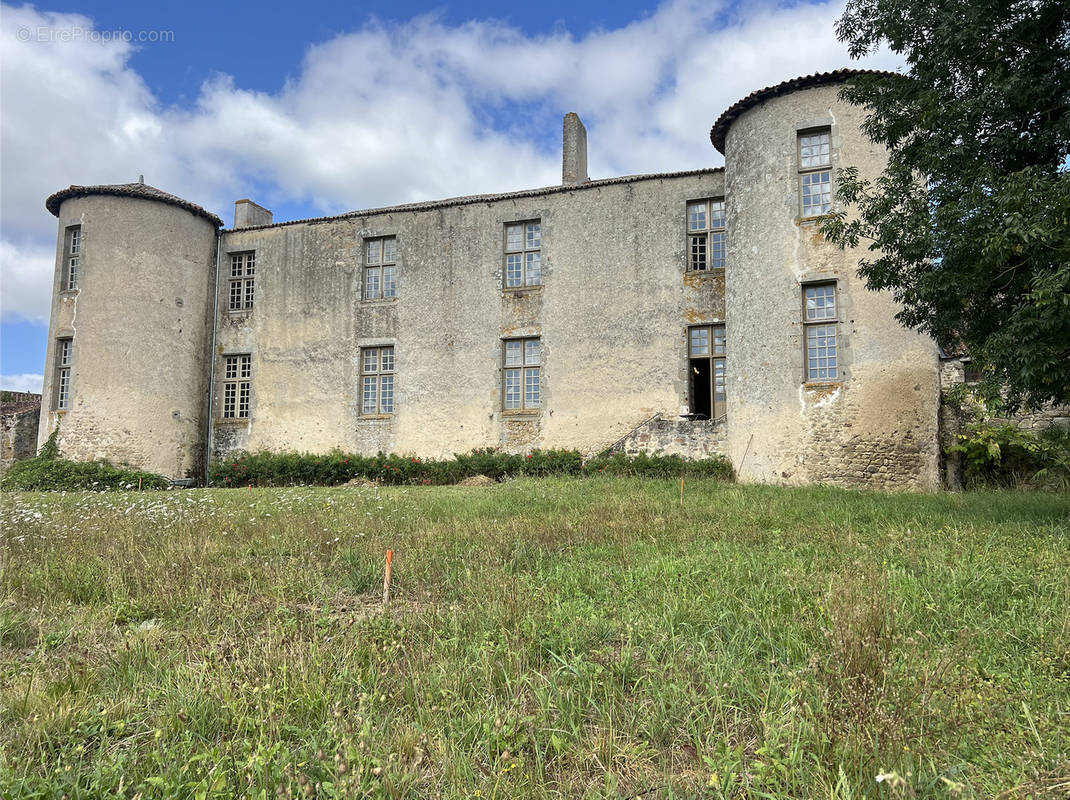 Maison à PARTHENAY