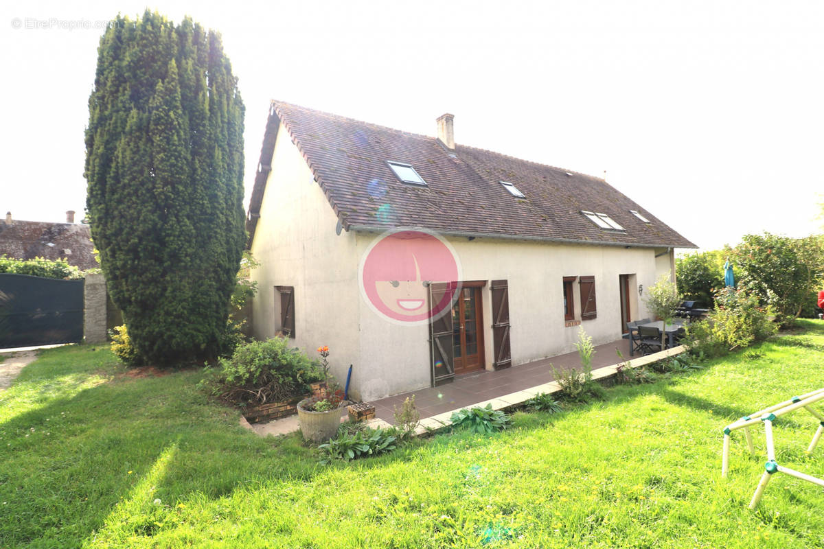 Maison à FONTAINE-LA-GUYON