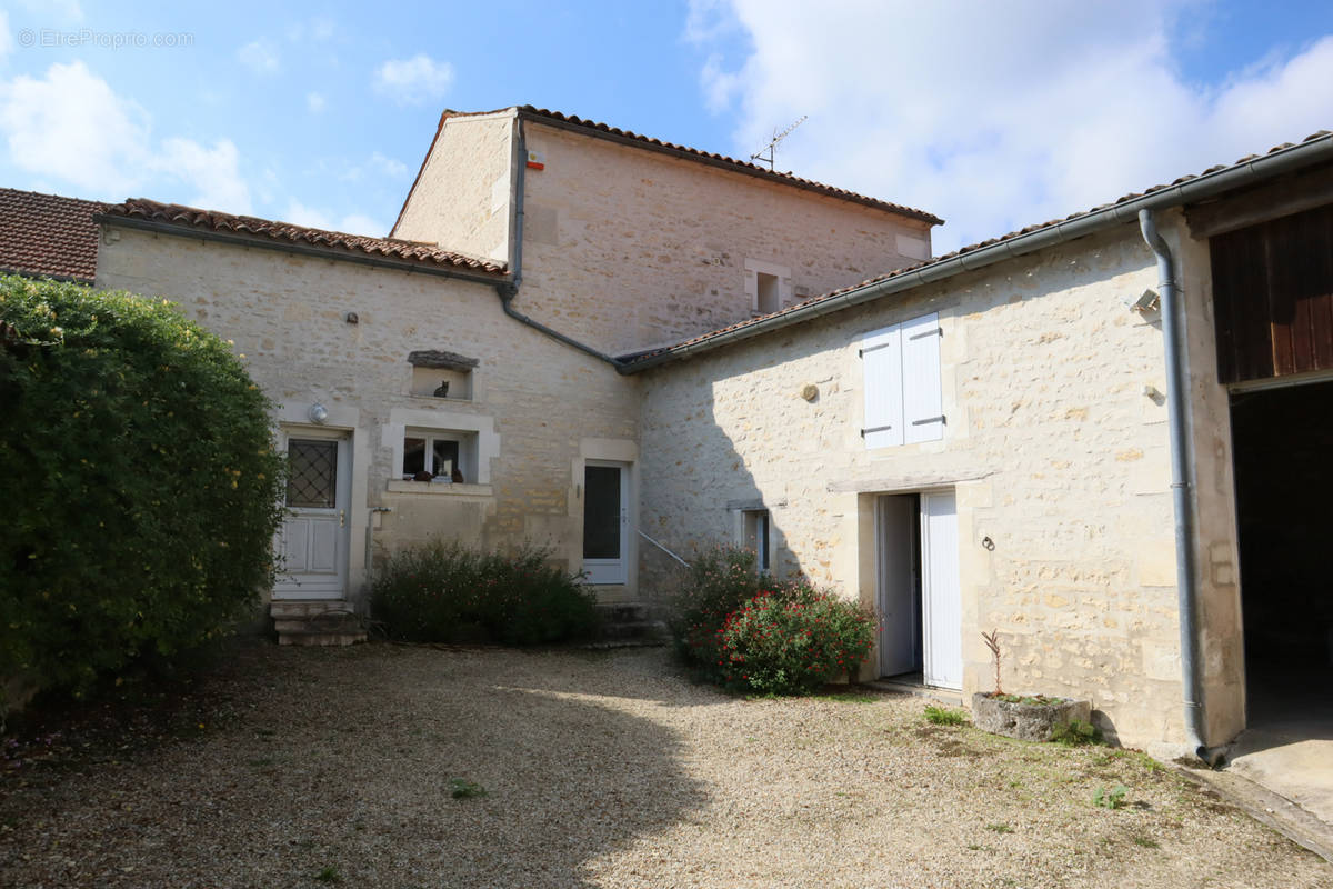 Maison à BOURG-CHARENTE