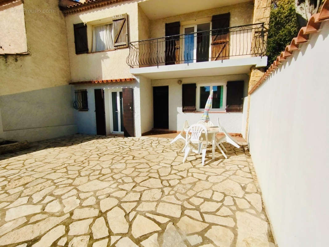 Appartement à SIX-FOURS-LES-PLAGES