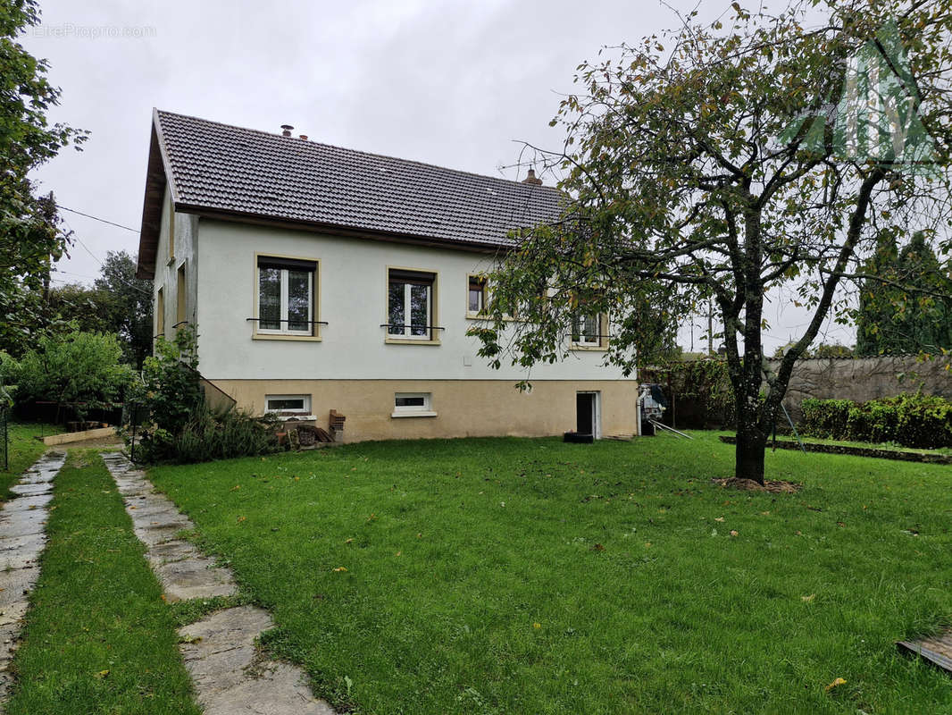 Maison à COURGIVAUX