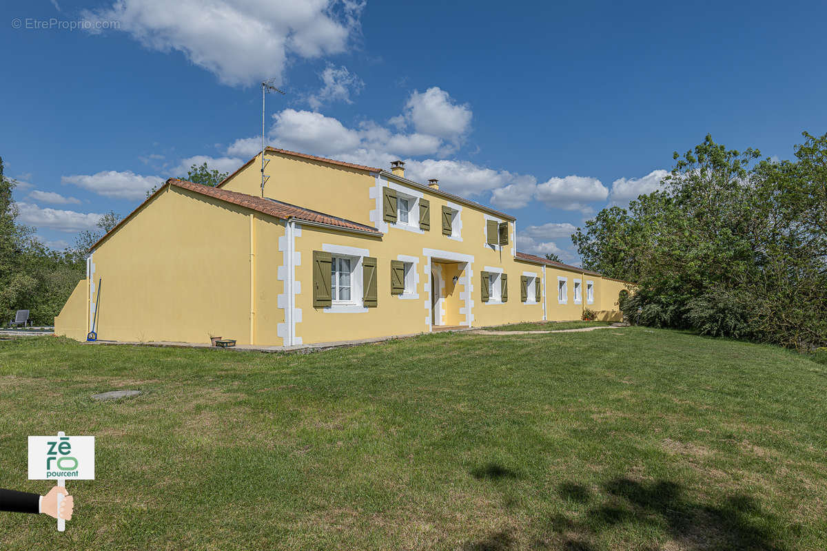 Maison à MOUZEUIL-SAINT-MARTIN