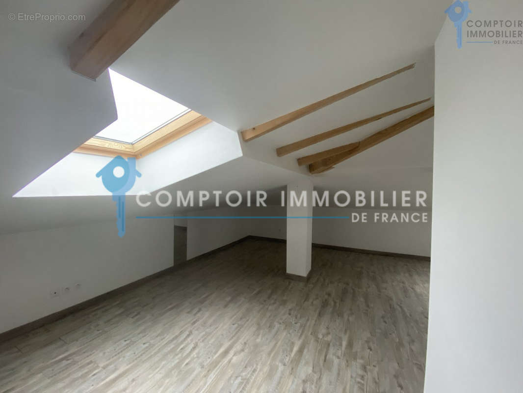 Appartement à GALLARGUES-LE-MONTUEUX