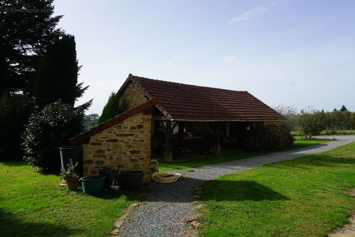 Maison à SAINT-PRIEST-LES-FOUGERES