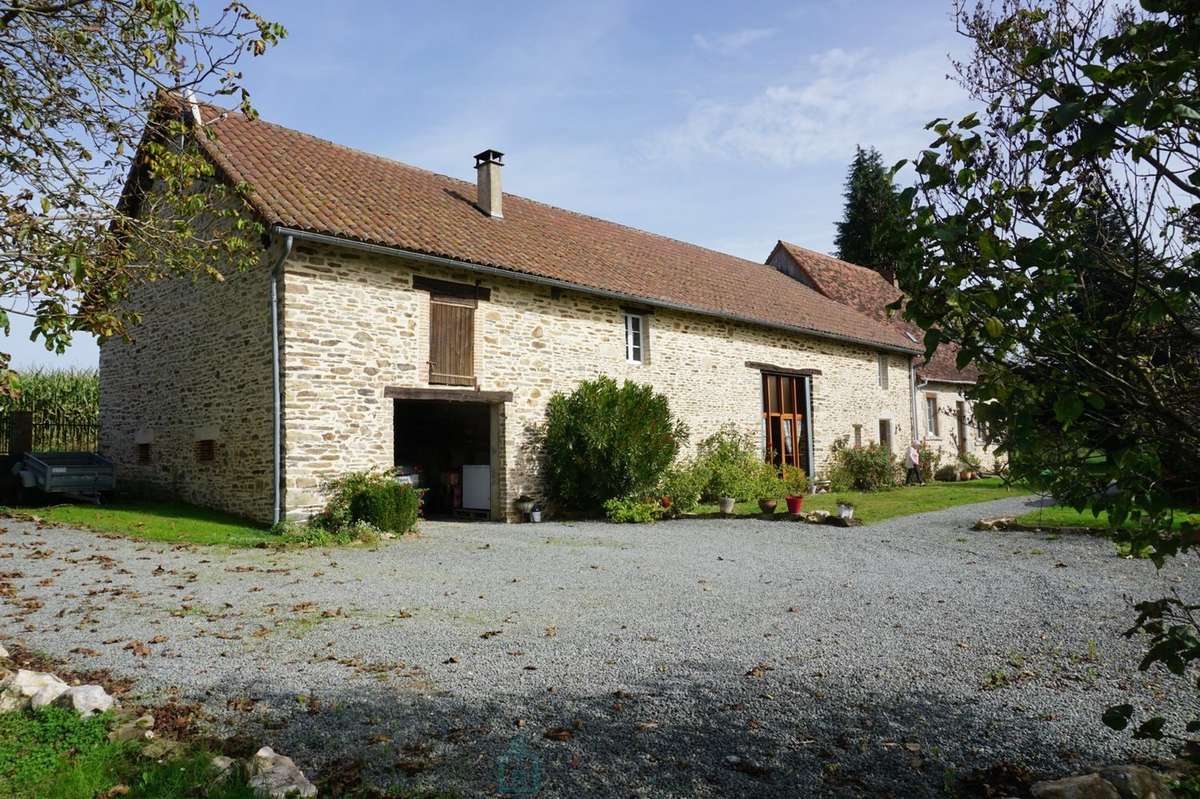 Maison à SAINT-PRIEST-LES-FOUGERES