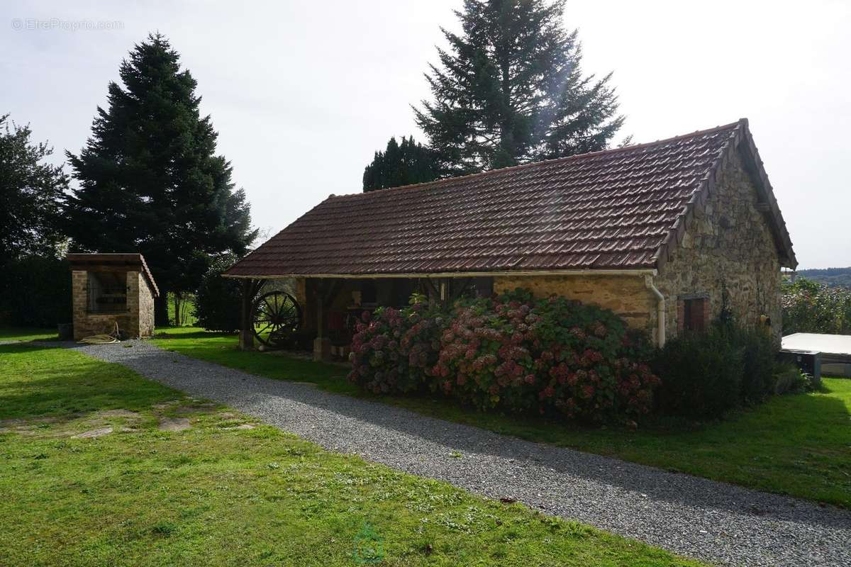 Maison à SAINT-PRIEST-LES-FOUGERES