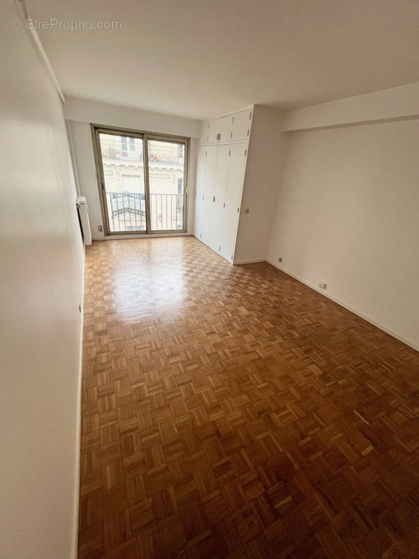 Appartement à PARIS-10E