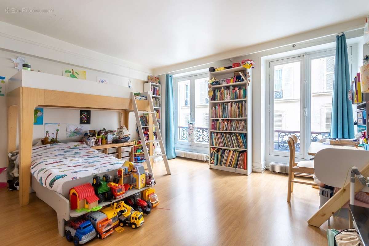 Appartement à PARIS-7E